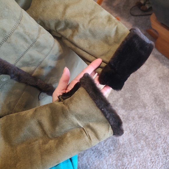 Regent Park Large Winter Coat Faux Suede Olive Green And Brown Trim. - Picture 10 of 13